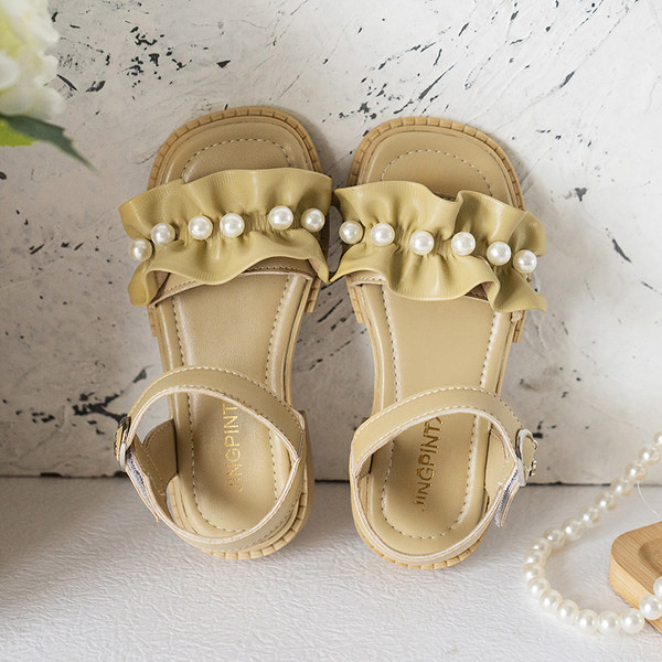 Сандали за момиче с набран ефект и перли