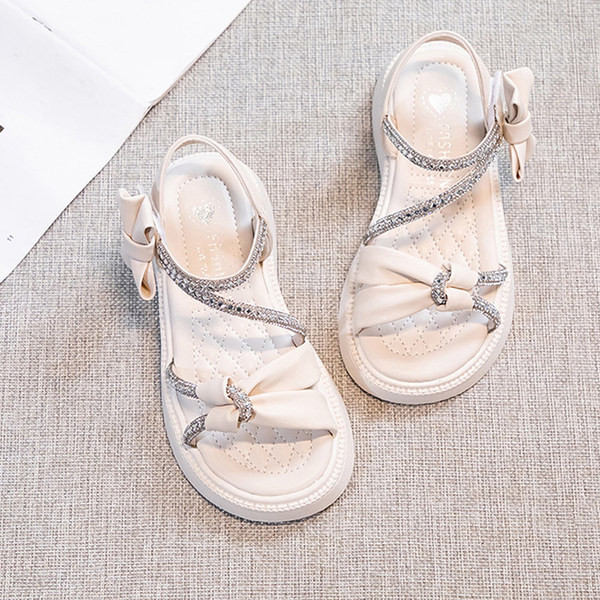 Szandál kereszt pántokkal és fényes hatással