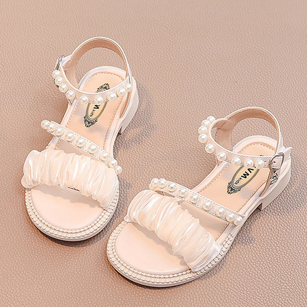 Díszgyöngyös szandál