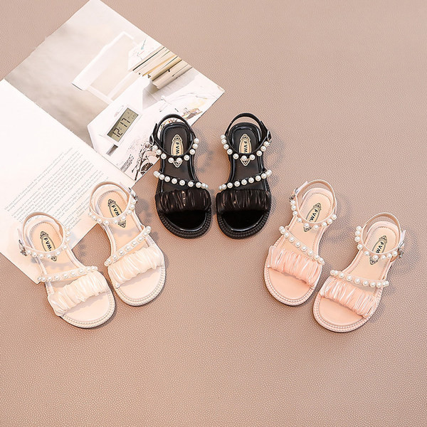 Díszgyöngyös szandál