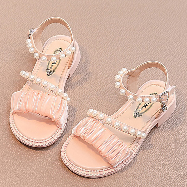 Díszgyöngyös szandál