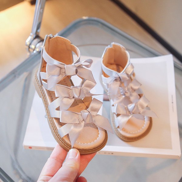 Nyári szandál lányoknak szalagokkal