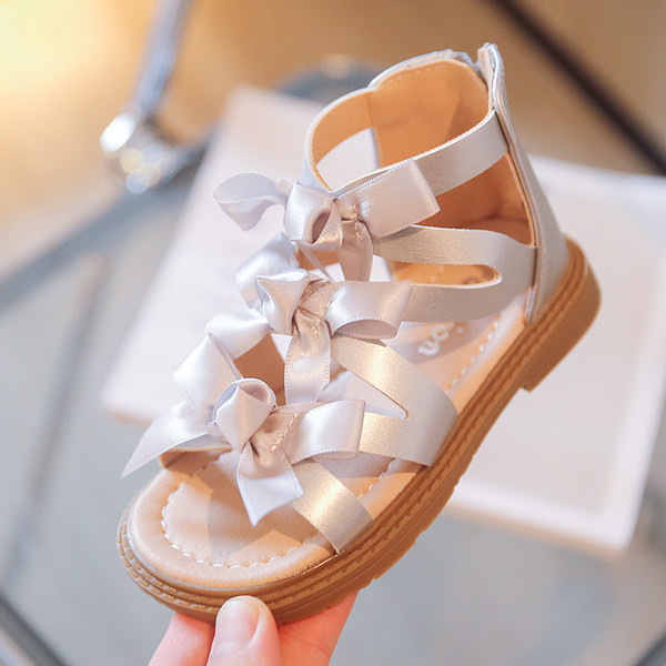 Nyári szandál lányoknak szalagokkal