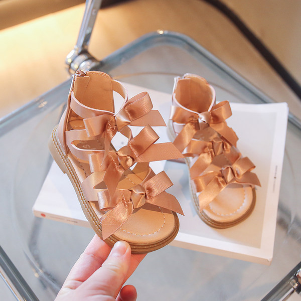 Nyári szandál lányoknak szalagokkal