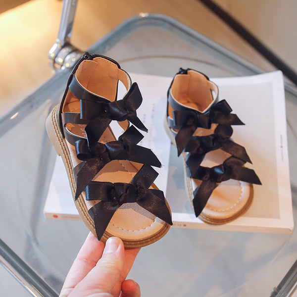 Nyári szandál lányoknak szalagokkal