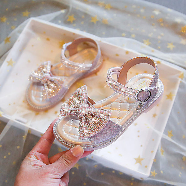 Divatos csillogó hatású szandál lányoknak