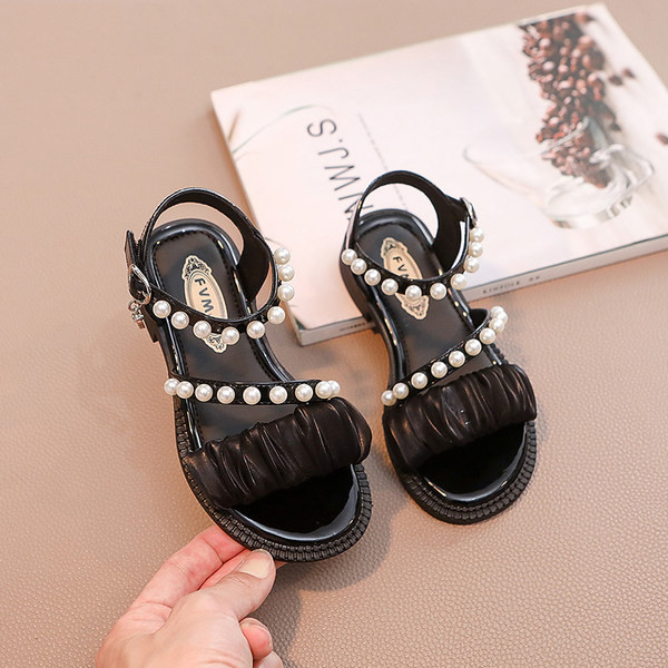 Gyönggyel és kővel díszített szandál