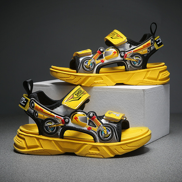 Fiú szandál durva talppal