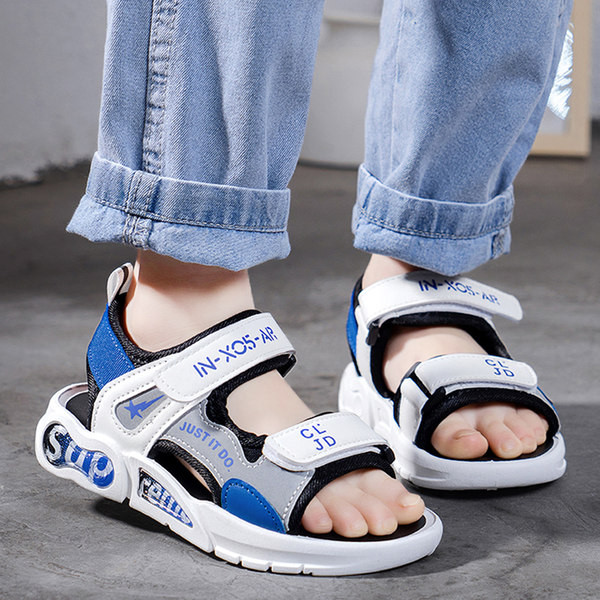 Nyári szandál lányoknak és fiúknak foltokkal és kényelmes talppal