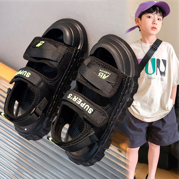 Fiú szandál durva talppal és tépőzáras foltokkal