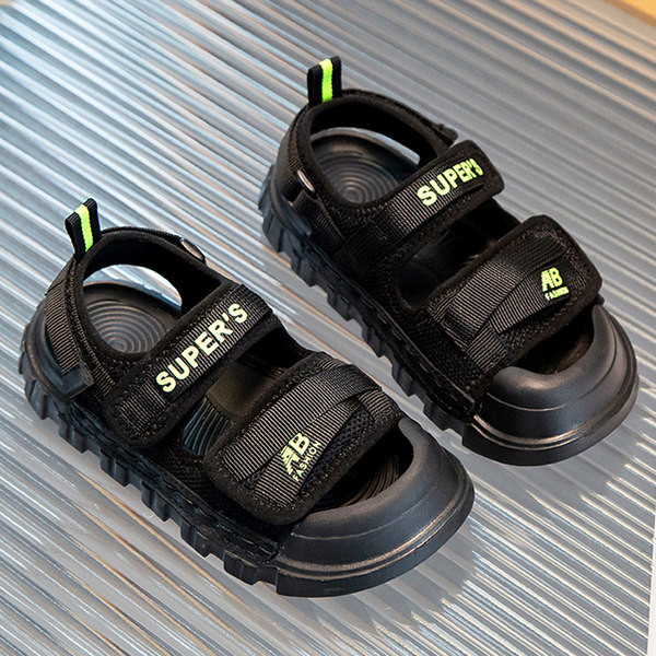 Fiú szandál durva talppal és tépőzáras foltokkal