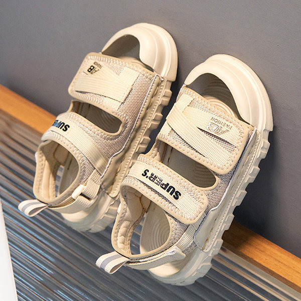 Fiú szandál durva talppal és tépőzáras foltokkal