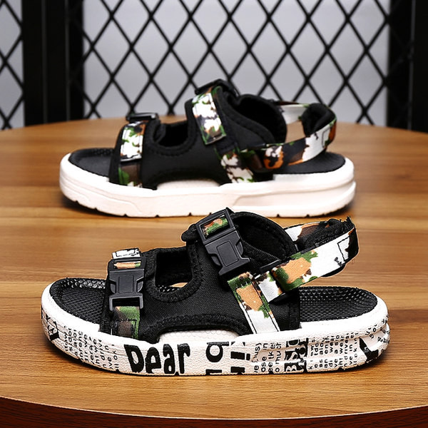 Nyári gyerekszandál mintával fiúknak