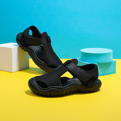 Zárt orrú és foltos textil szandál