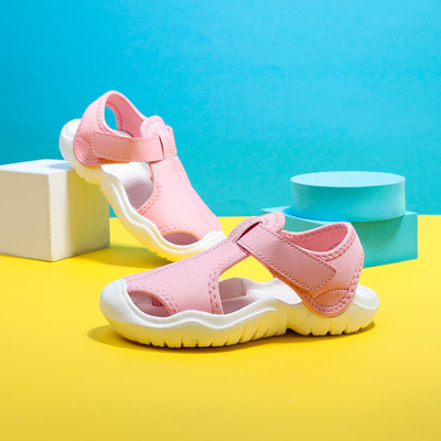 Zárt orrú és foltos textil szandál