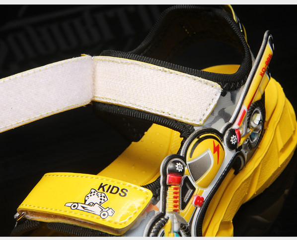 Szandál fiúknak - nyitott orrral és puha talppal