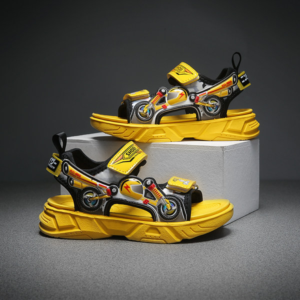 Szandál fiúknak - nyitott orrral és puha talppal