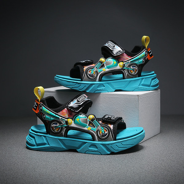 Szandál fiúknak - nyitott orrral és puha talppal