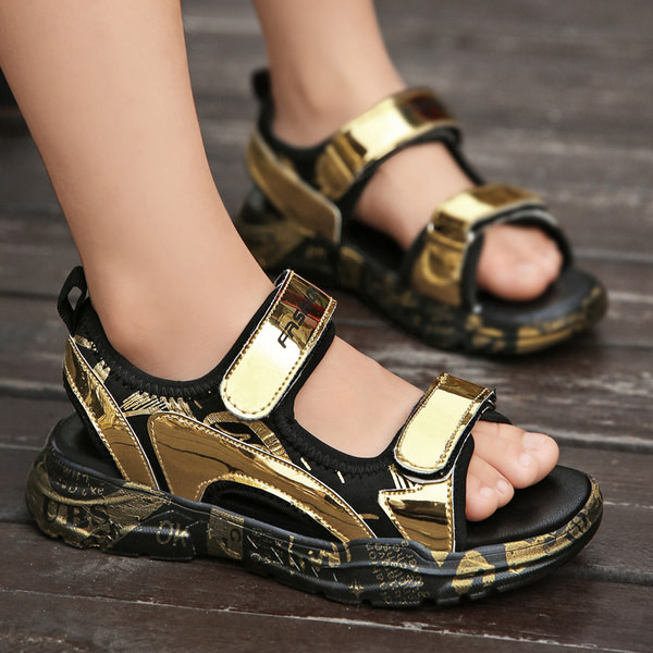 Világító szandál fiúknak folttal