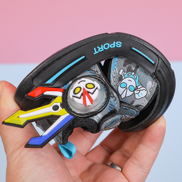 Szandál fiúknak színes nyomattal és 3D elemekkel