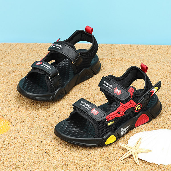 Sportszandál rátéttel és foltokkal