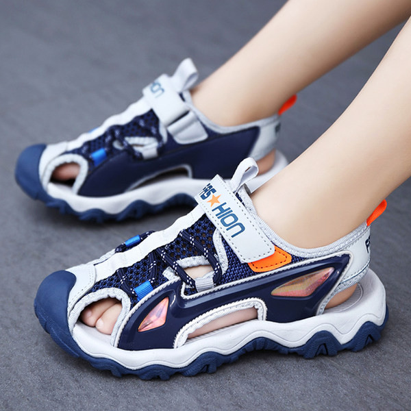 Fiú zárt orrú sportszandál