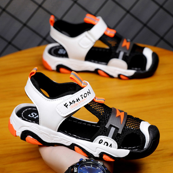 Hálós virágszandál fiúknak