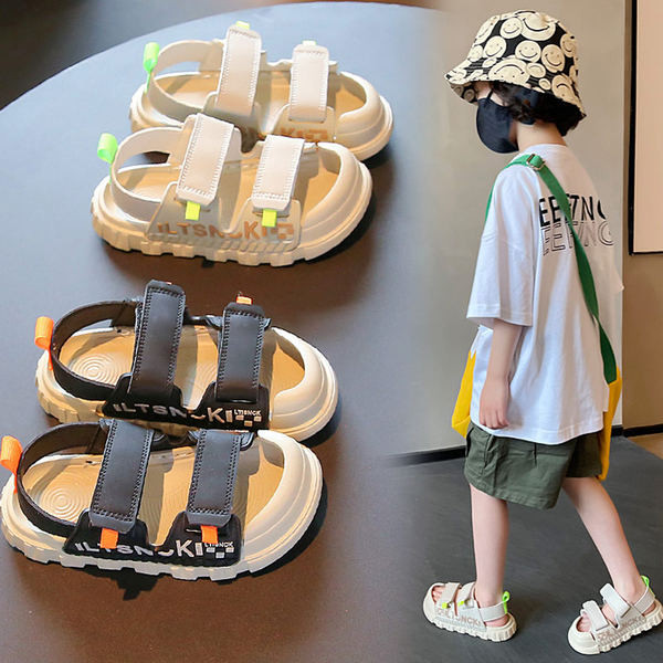 Alkalmi szandál gumitalppal és tépőzáras foltokkal