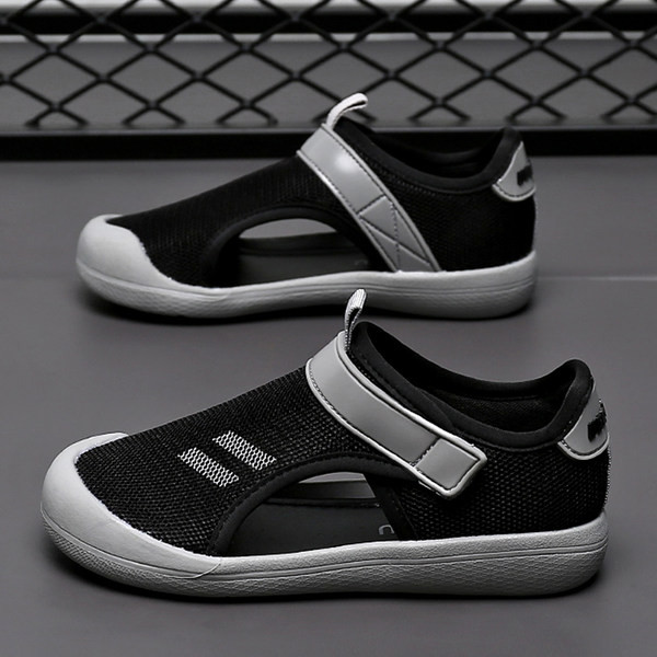 Летни сандали от мрежеста материя и закрити пръсти 