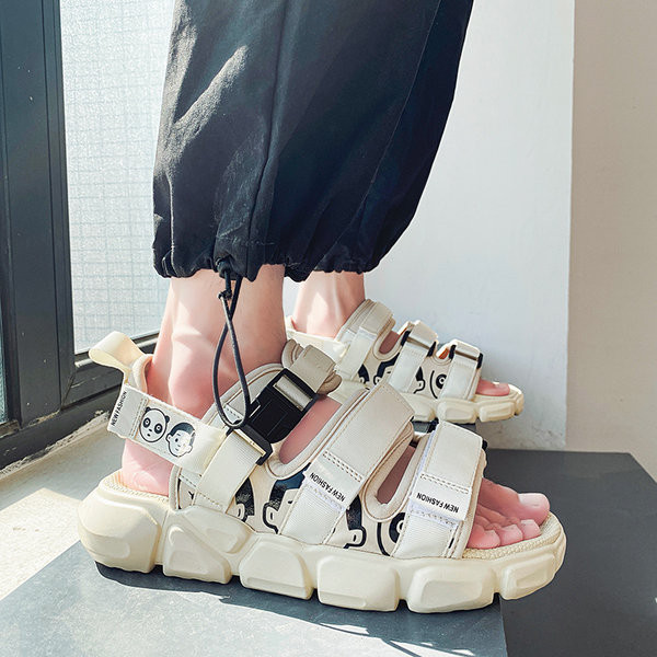 Szandál fiúknak műanyag csattal