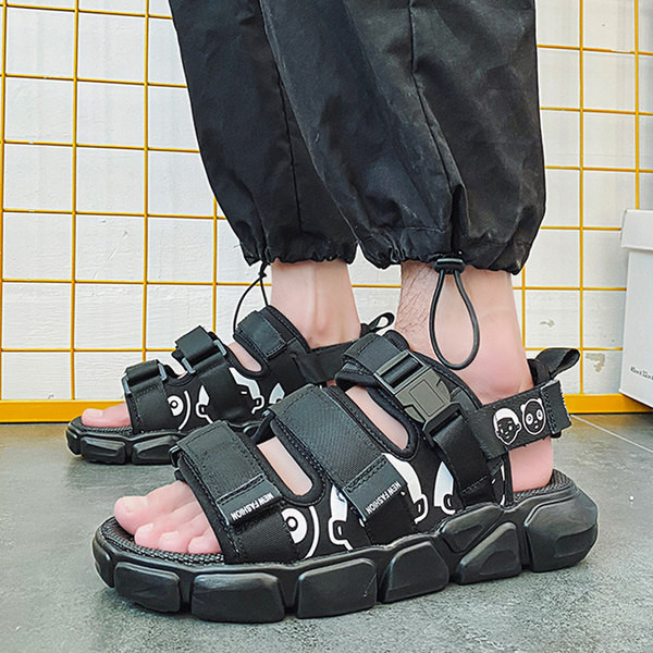 Szandál fiúknak műanyag csattal