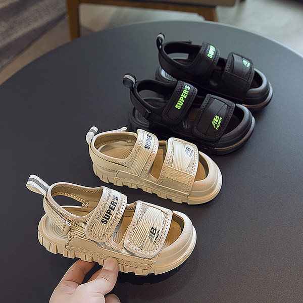 Gyerek szandál fiúknak tépőzáras foltokkal és feliratokkal