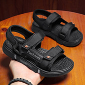 Fiú sportszandál foltokkal és írással