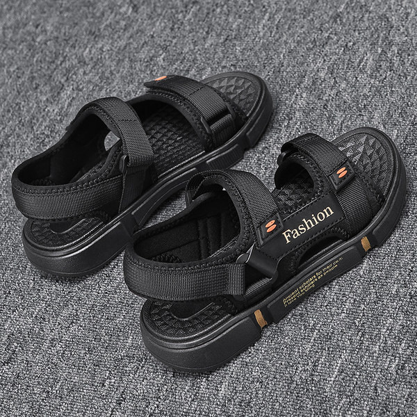 Sportszandál és fiú - puha talppal