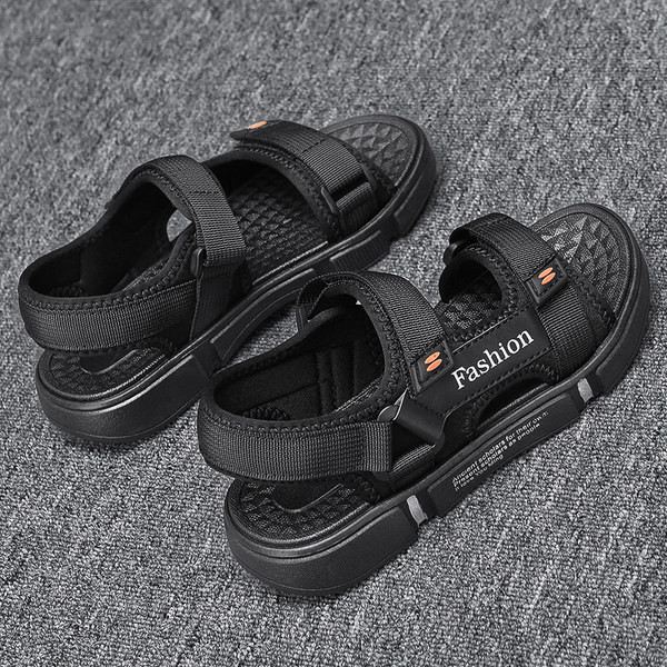 Sportszandál és fiú - puha talppal