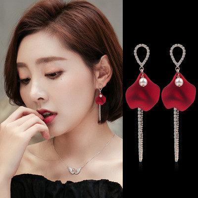 Női lógó fülbevaló - különféle modellek