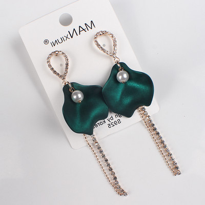 Női lógó fülbevaló - különféle modellek