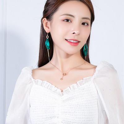 Női lógó fülbevaló - különféle modellek