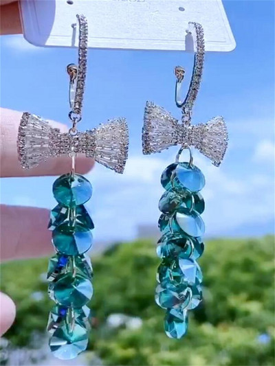 Női lógó fülbevaló színes kövekkel