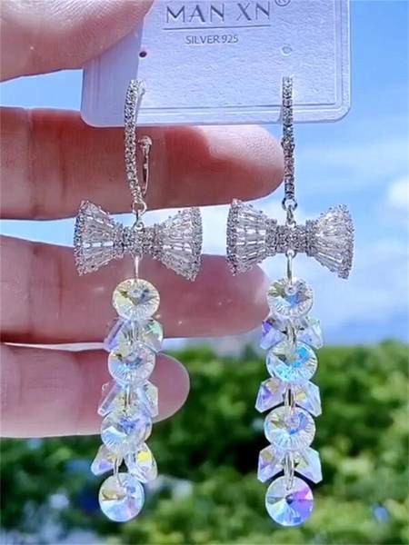 Női lógó fülbevaló színes kövekkel