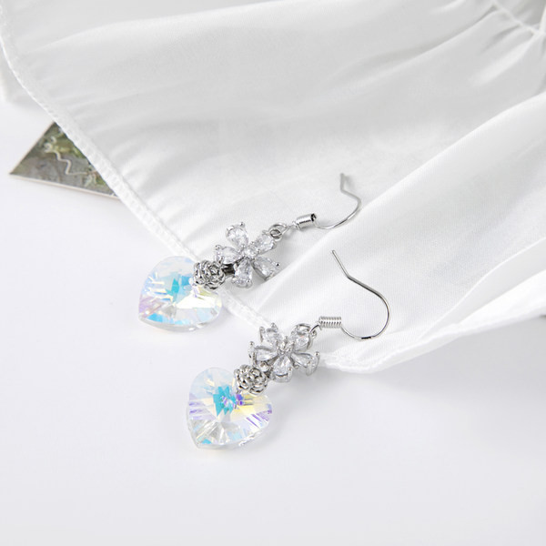 Modern női fülbevaló kövekkel