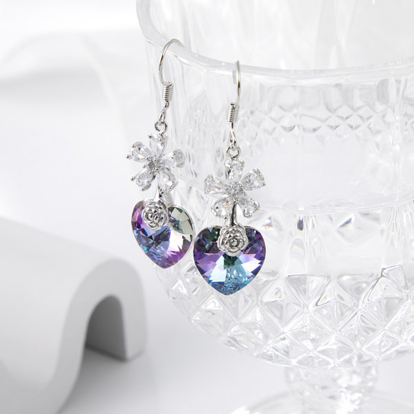 Modern női fülbevaló kövekkel