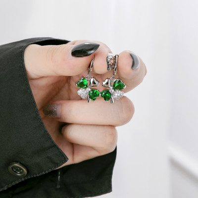 Elegáns, finom fülbevaló