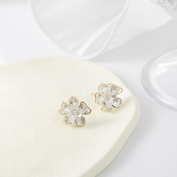 Elegáns, finom fülbevaló