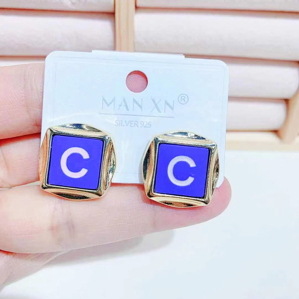 Női retro fülbevaló - négyzet alakú betűvel