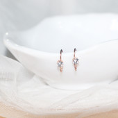 Női fülbevaló díszkővel, ezüst és arany színben