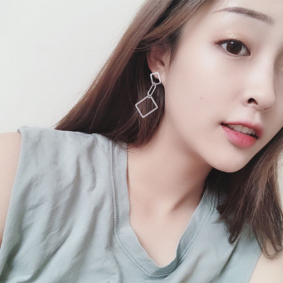 Új női fülbevaló modell ezüst színben