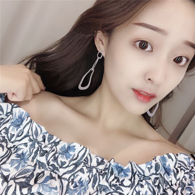 Új női fülbevaló modell ezüst színben