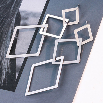 Új női fülbevaló modell ezüst színben