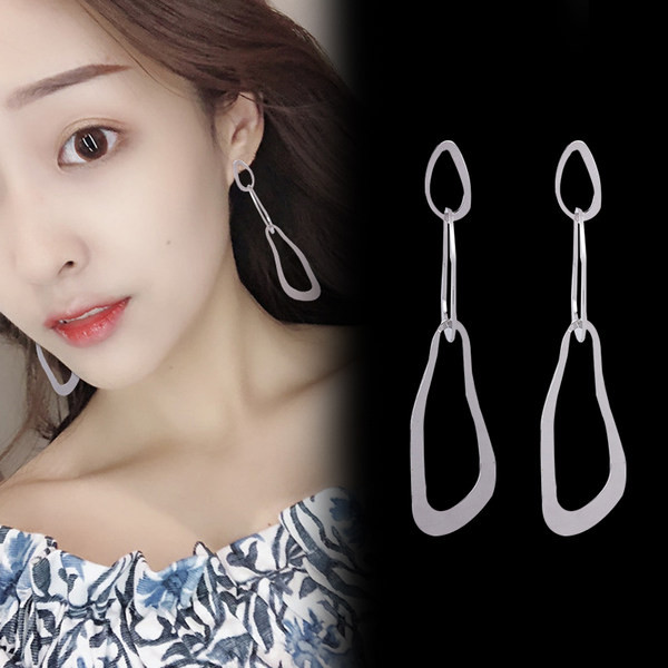 Új női fülbevaló modell ezüst színben